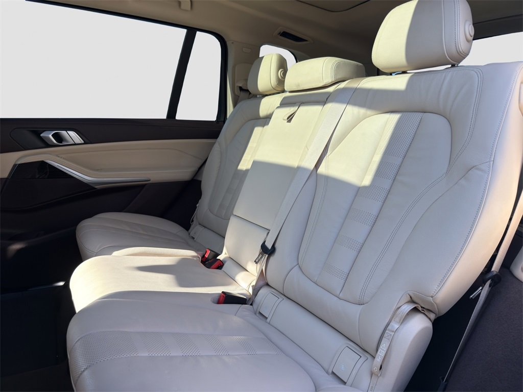 Used 2019 BMW X7 xDrive40i w/ Cold Weather Package image 11