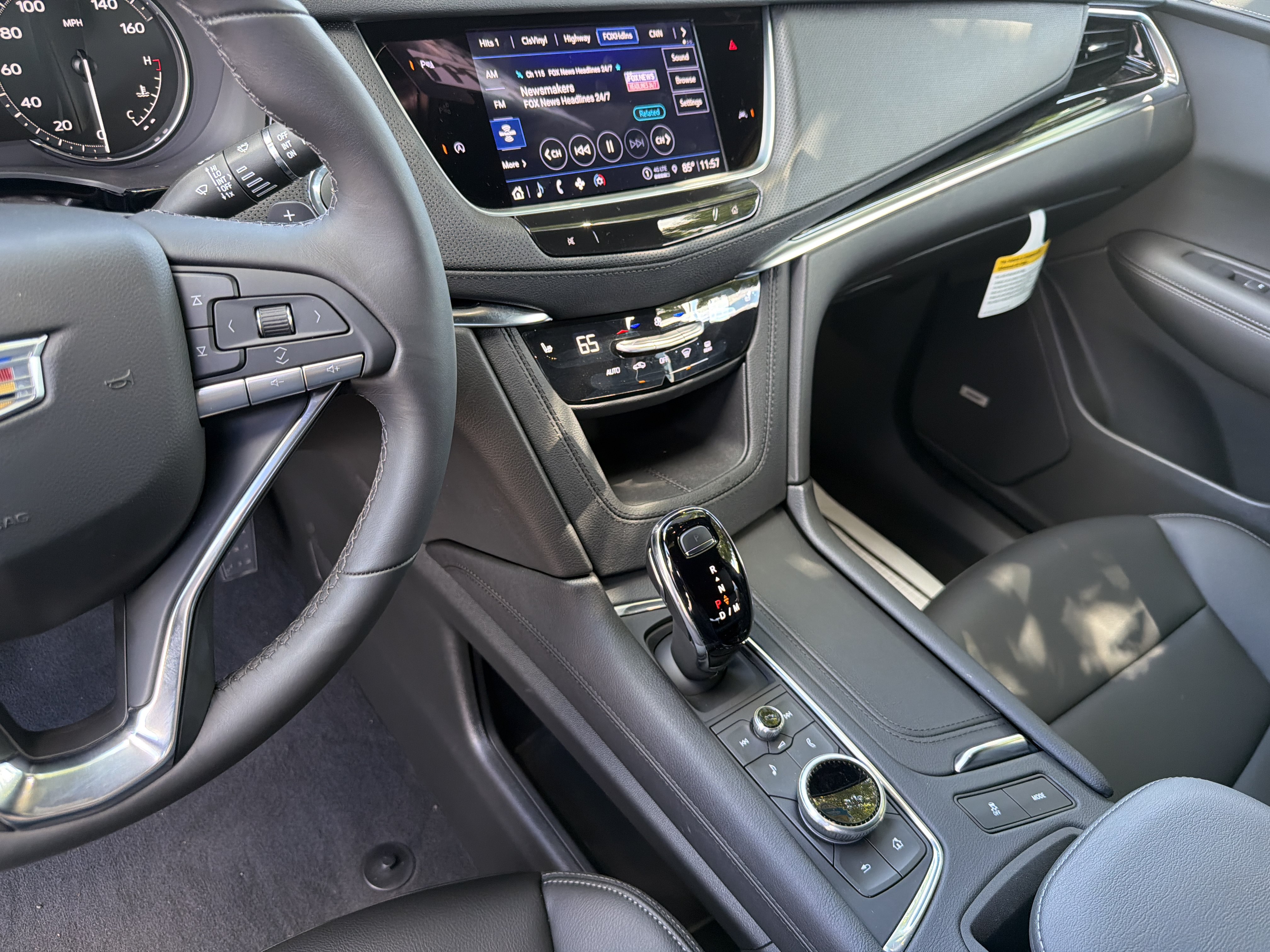 Used 2025 Cadillac XT6 Luxury AWD/4WD image 24