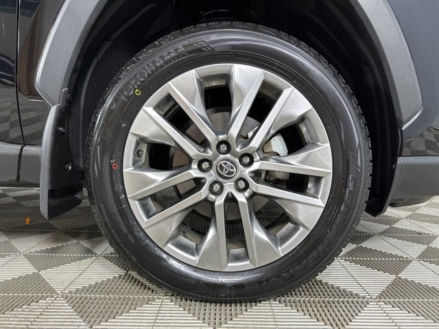 Used 2022 Toyota RAV4 XLE Premium image 9