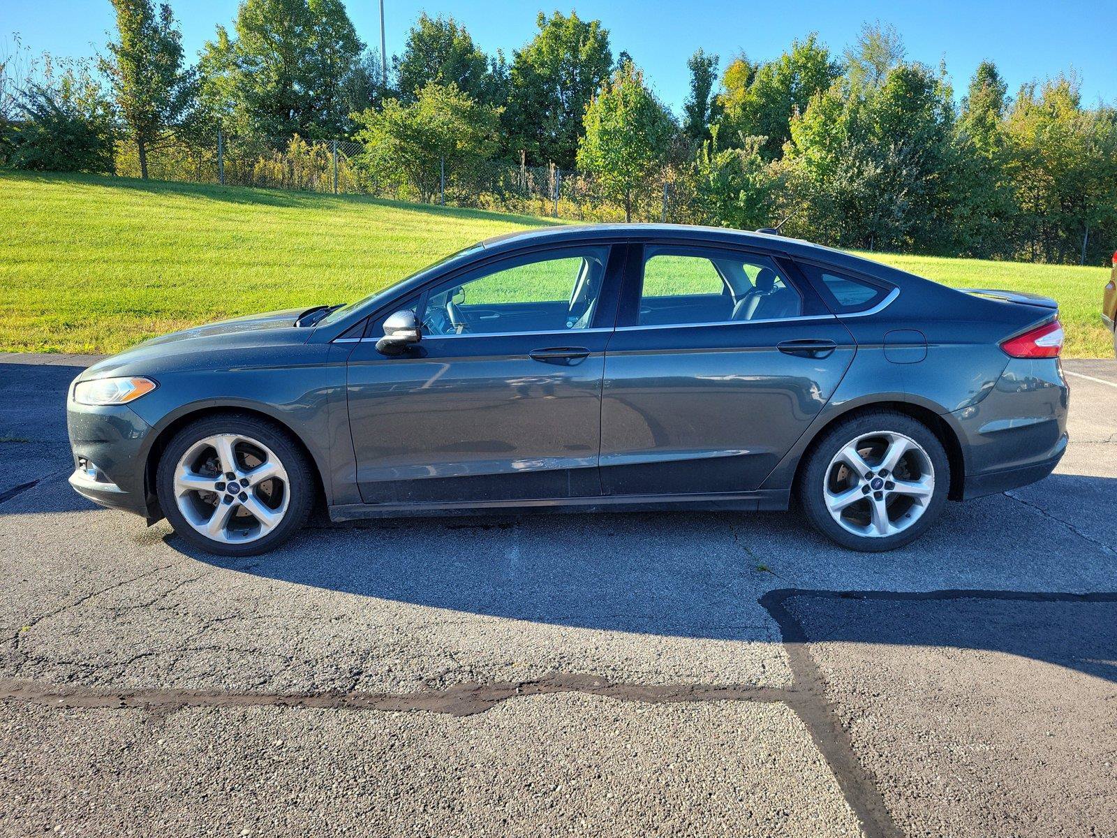 Used 2016 Ford Fusion SE FWD image 5