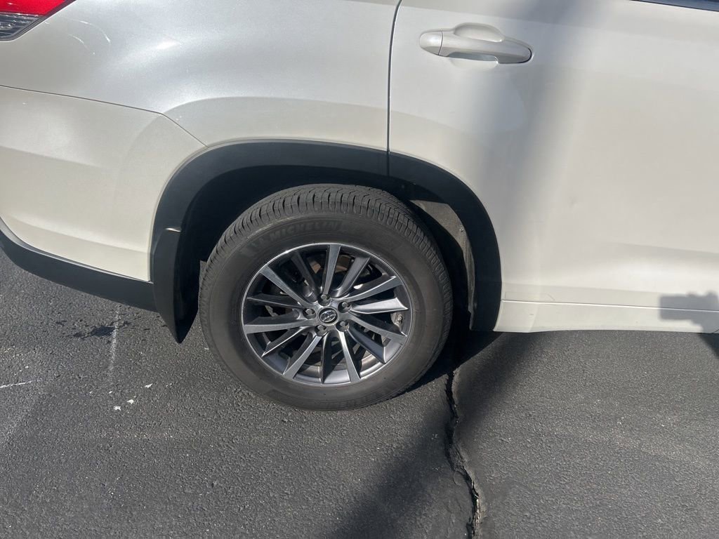 Used 2017 Toyota Highlander XLE image 13