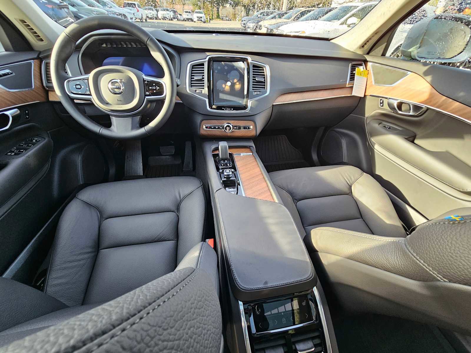 Used 2025 Volvo XC90 B6 Core w/ Protection Package Premier image 27