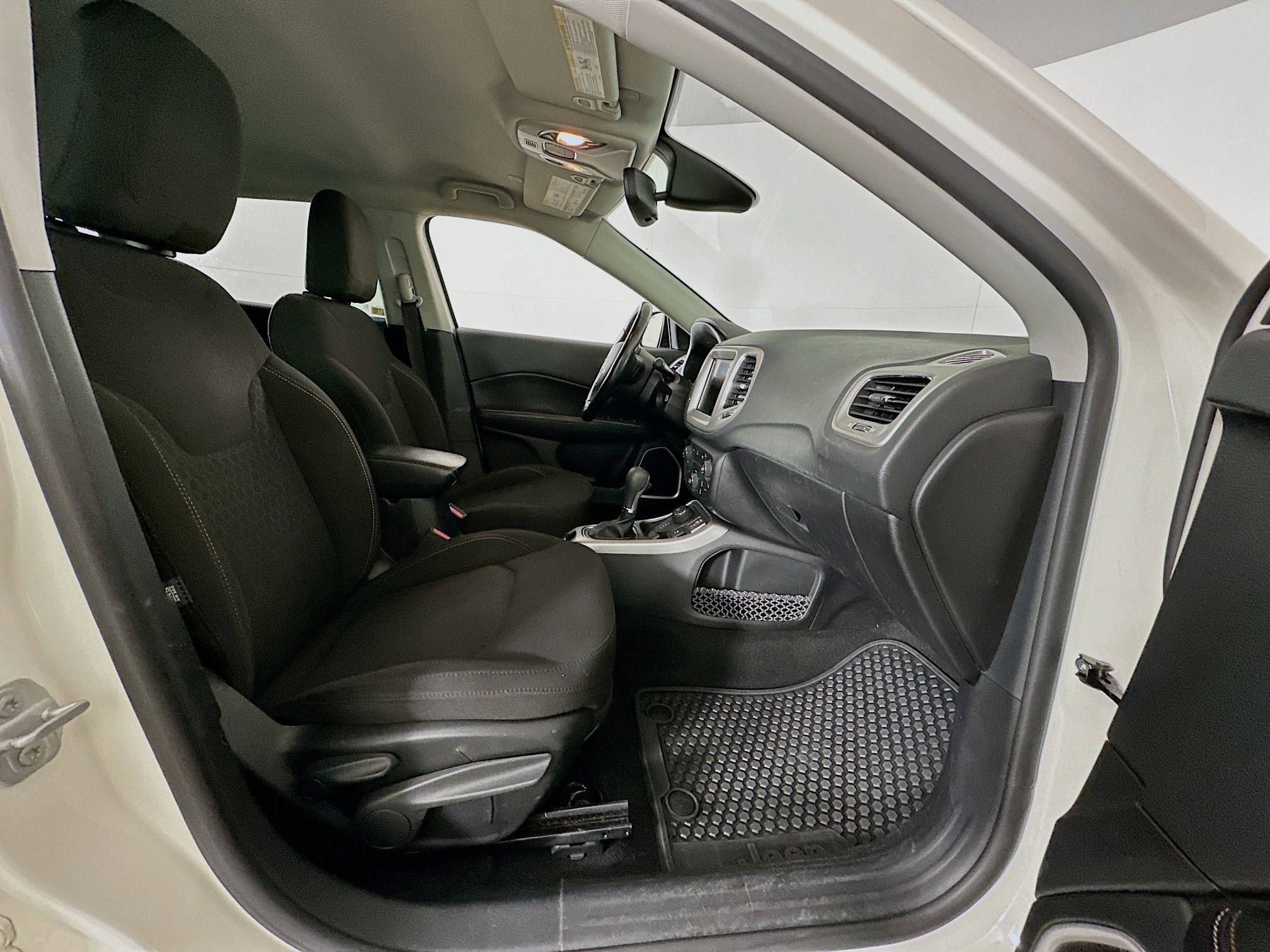 Used 2020 Jeep Compass Sport image 30