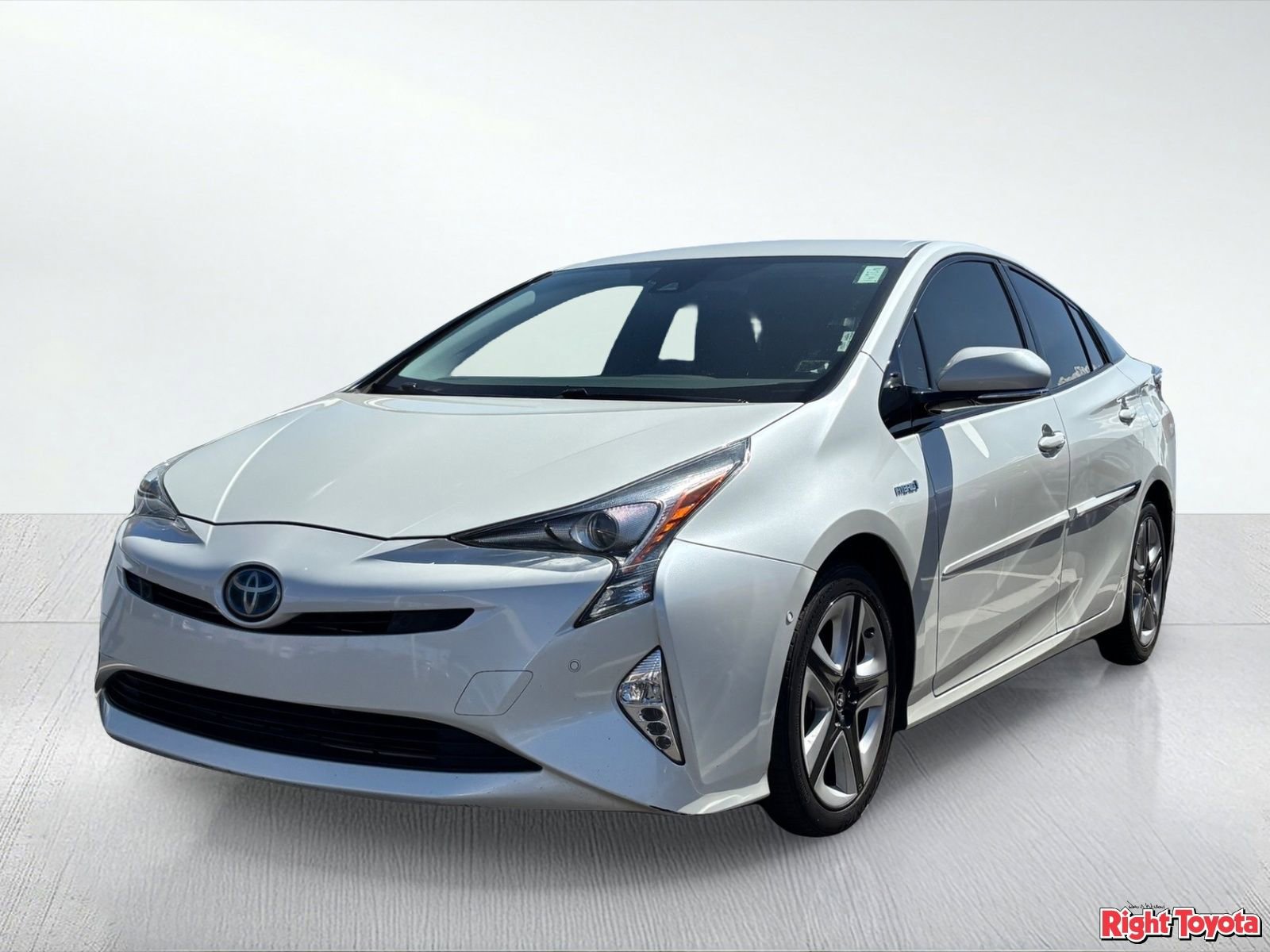 Used 2017 Toyota Prius Three Touring FWD image 2