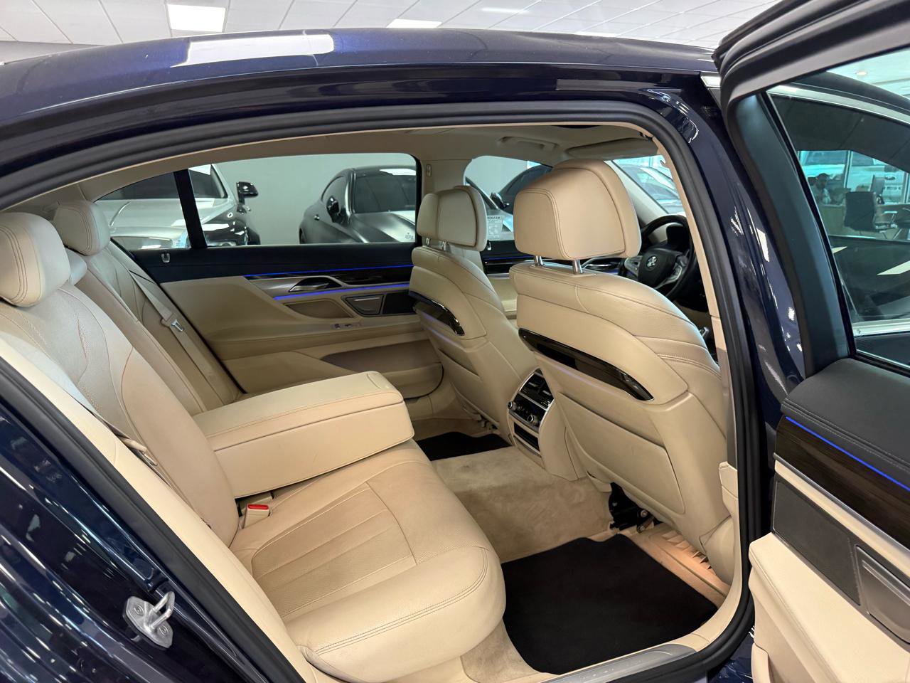 Used 2016 BMW 740i image 21