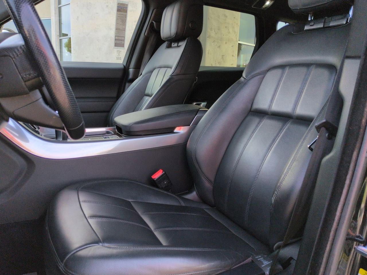 Used 2019 Land Rover Range Rover Sport SE image 19