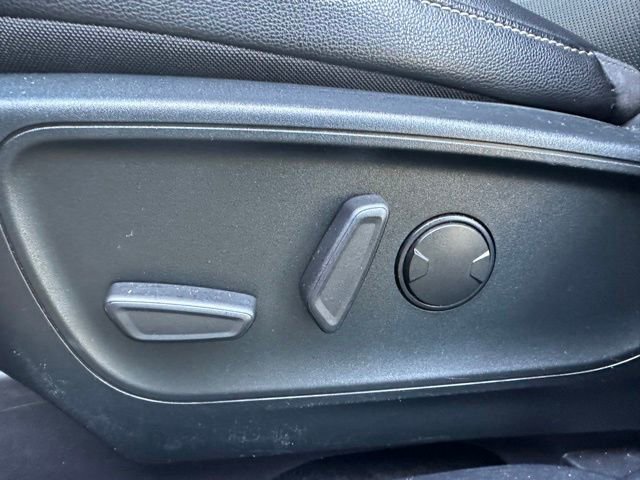 Used 2020 Ford Escape Titanium FWD image 28