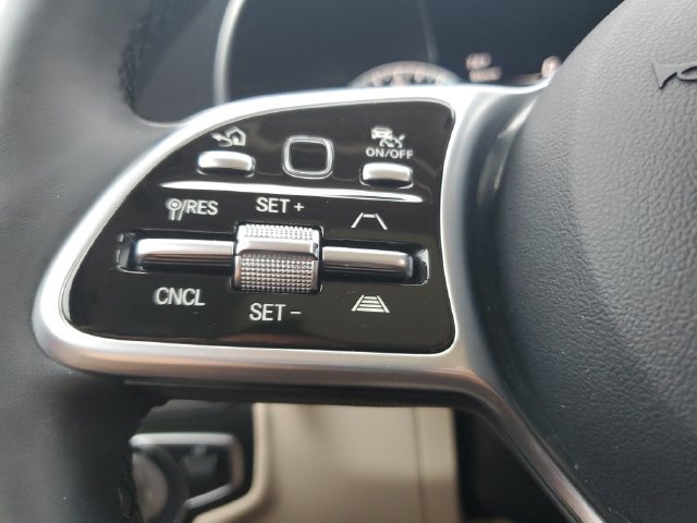 Used 2021 Mercedes-Benz GLC 300 4MATIC image 21