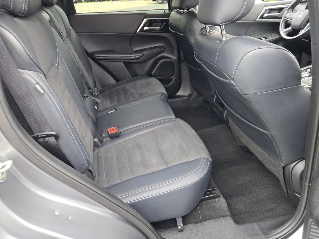 Used 2024 Mitsubishi Outlander SE Black Edition AWD/4WD image 19