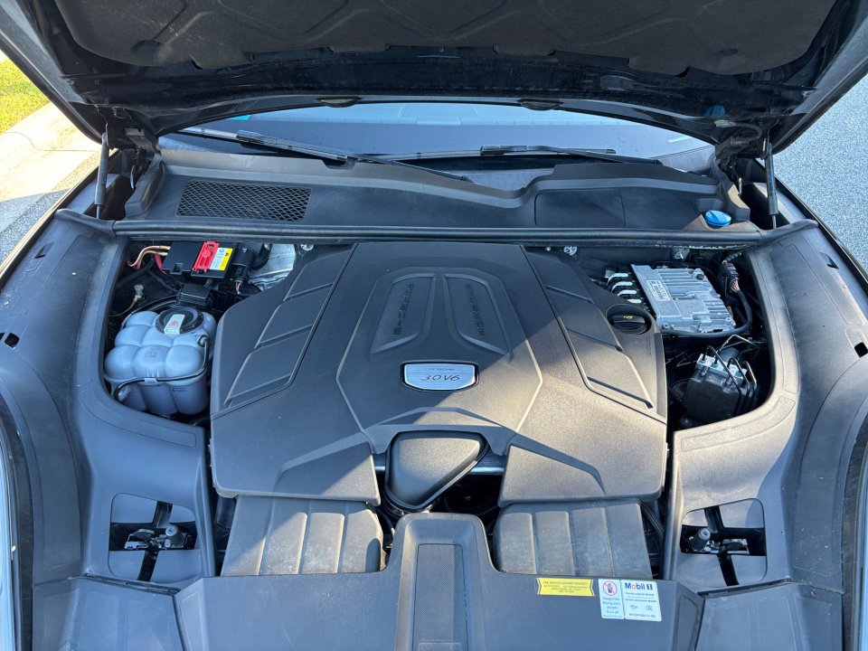 Used 2020 Porsche Cayenne image 16