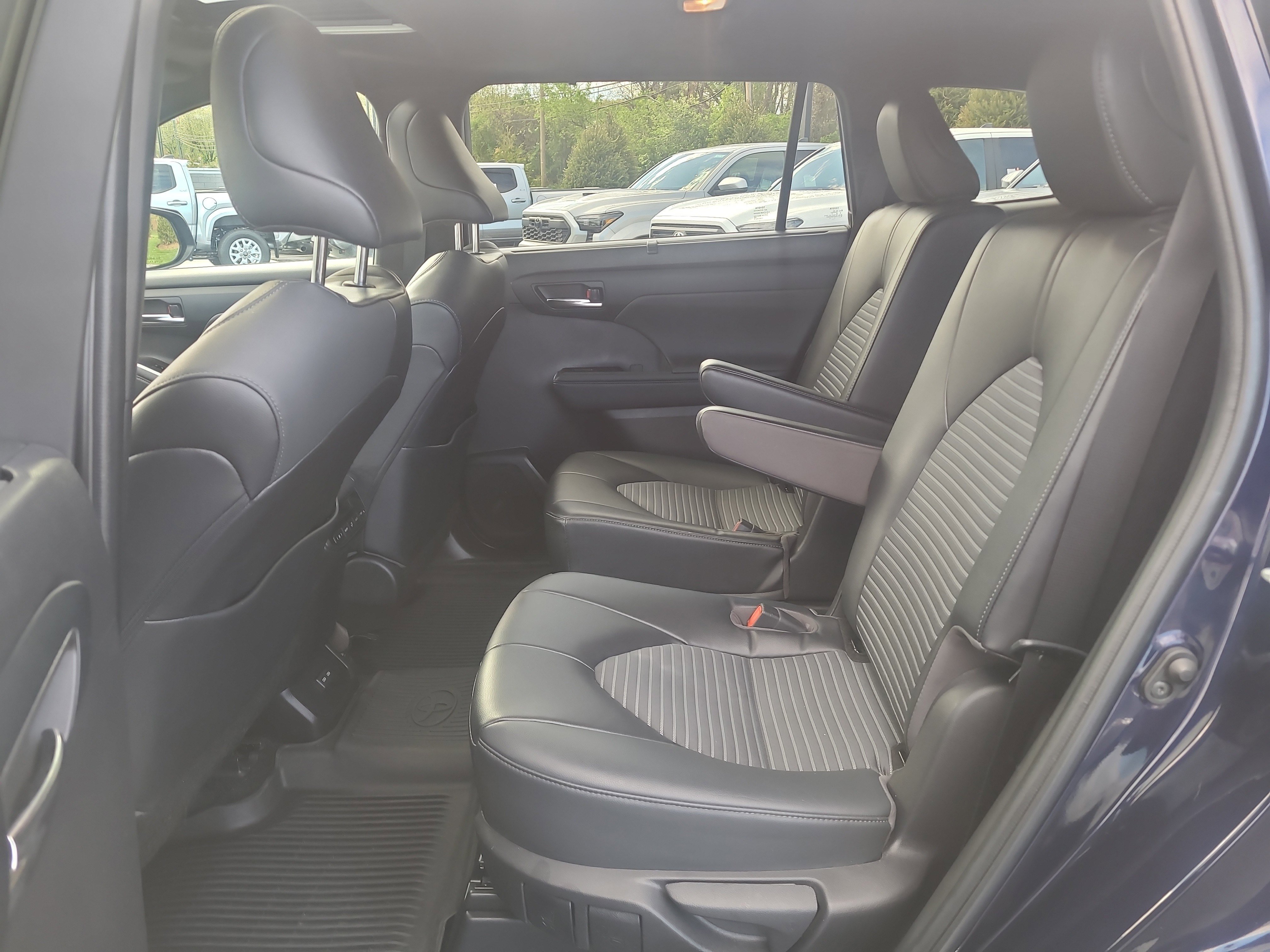 Used 2023 Toyota Highlander XSE AWD/4WD image 29