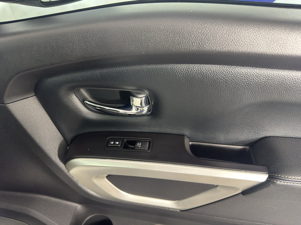 Used 2020 Nissan Titan SL w/ Moonroof Package RWD image 40
