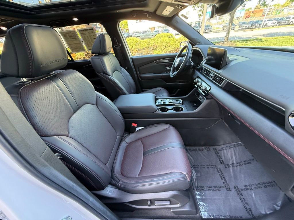 Used 2025 Honda Pilot Black Edition image 45
