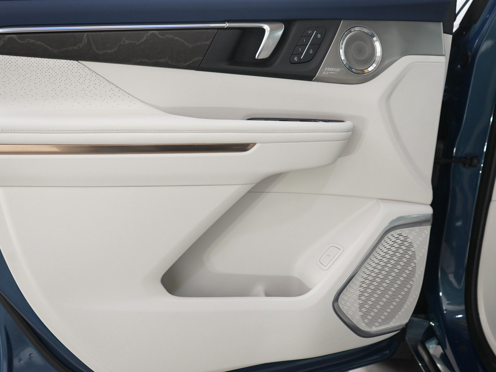 Used 2025 Buick Enclave Avenir image 21