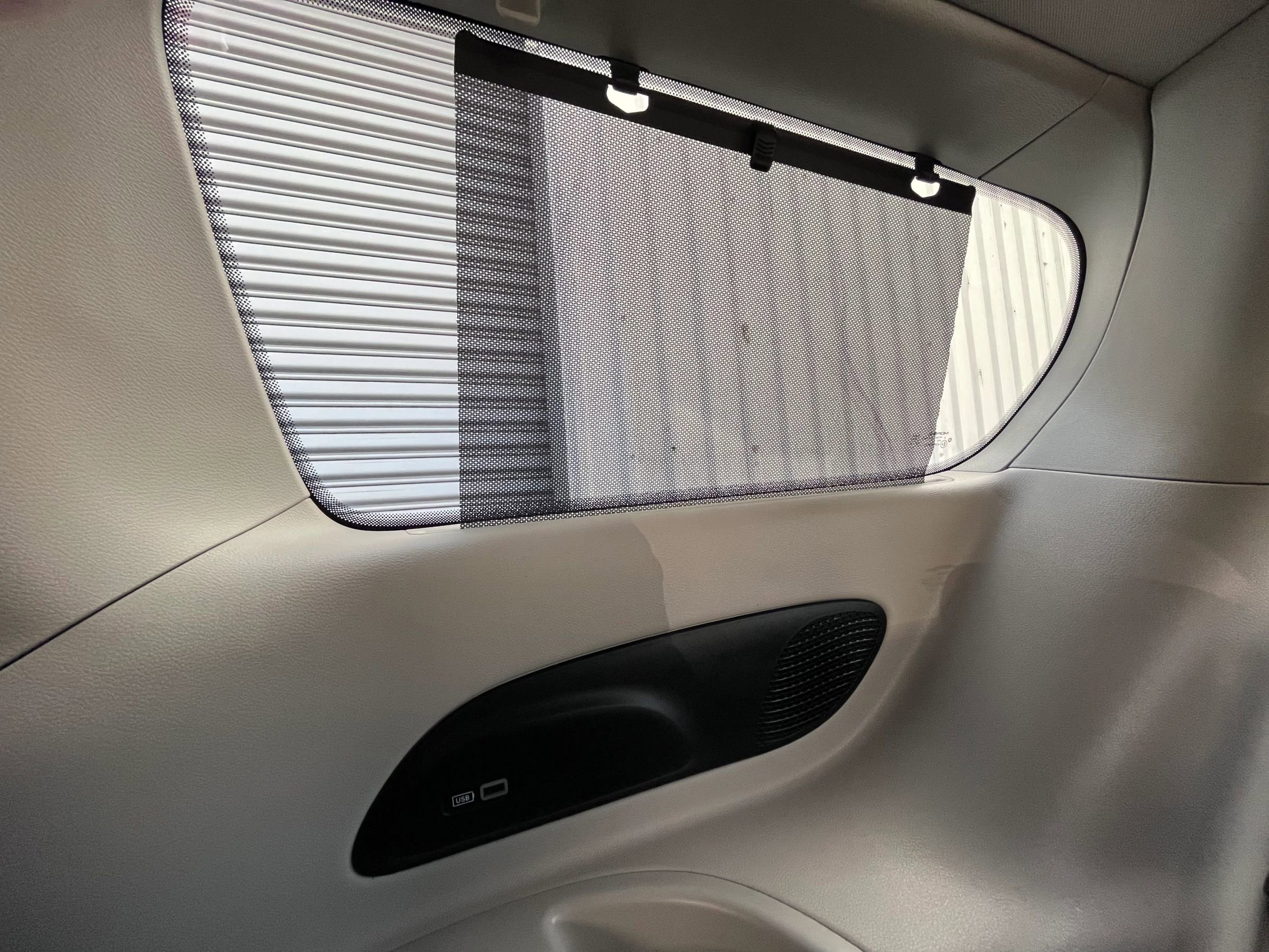 Used 2017 Chrysler Pacifica Touring-L Plus w/ Tire & Wheel Group FWD image 18