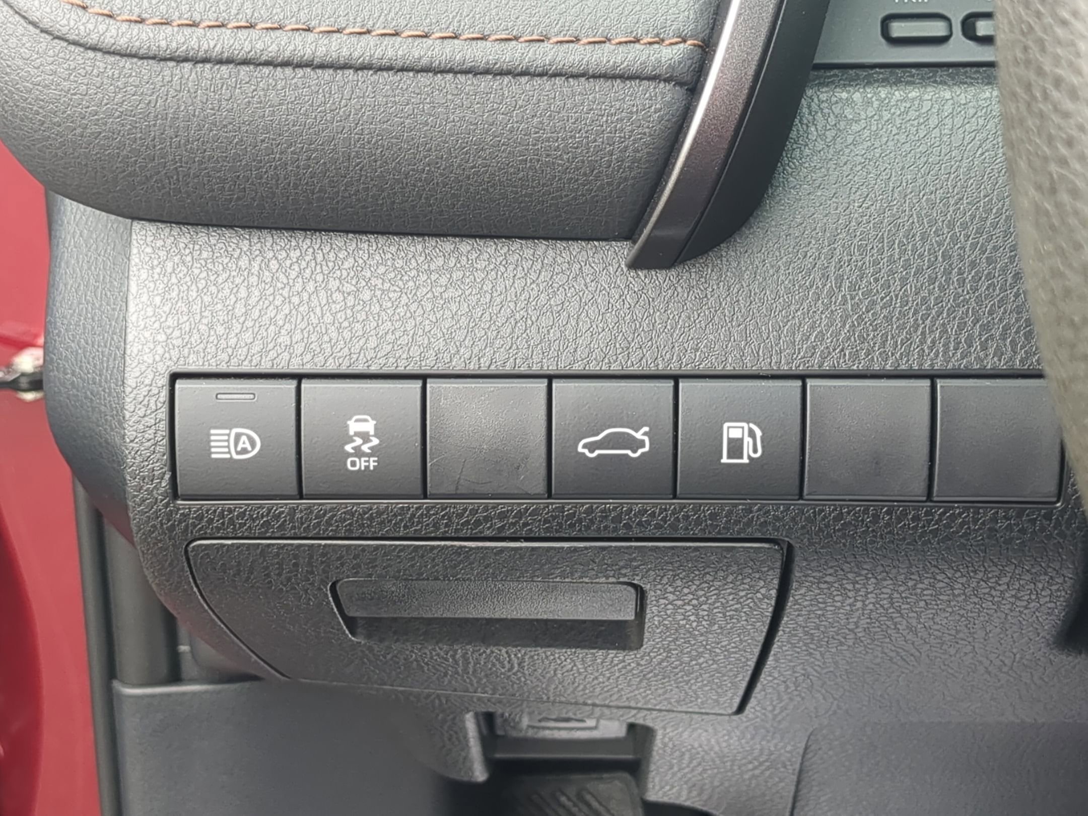 Used 2018 Toyota Camry LE FWD image 15