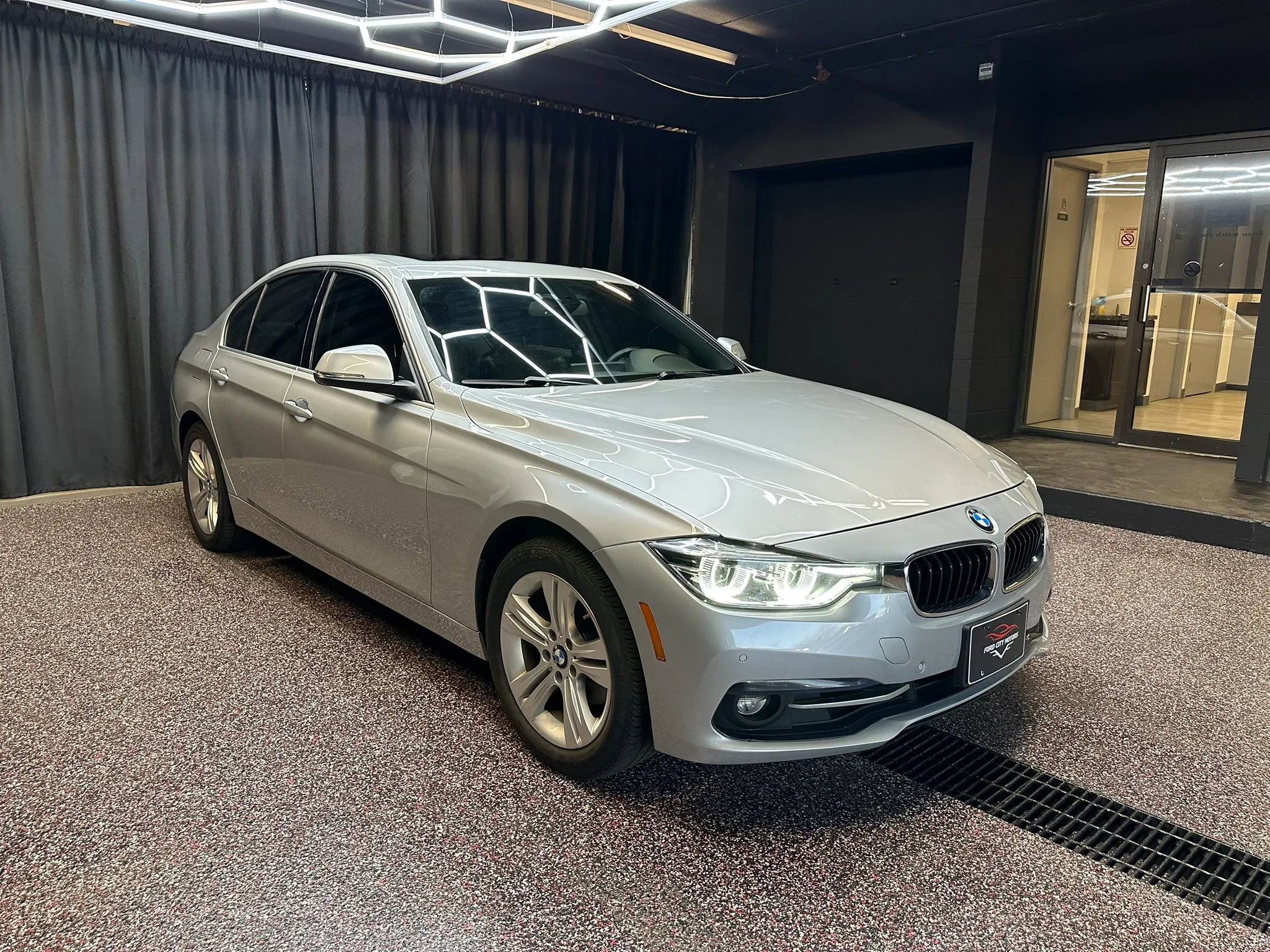 Used 2017 BMW 330i Sedan image 7