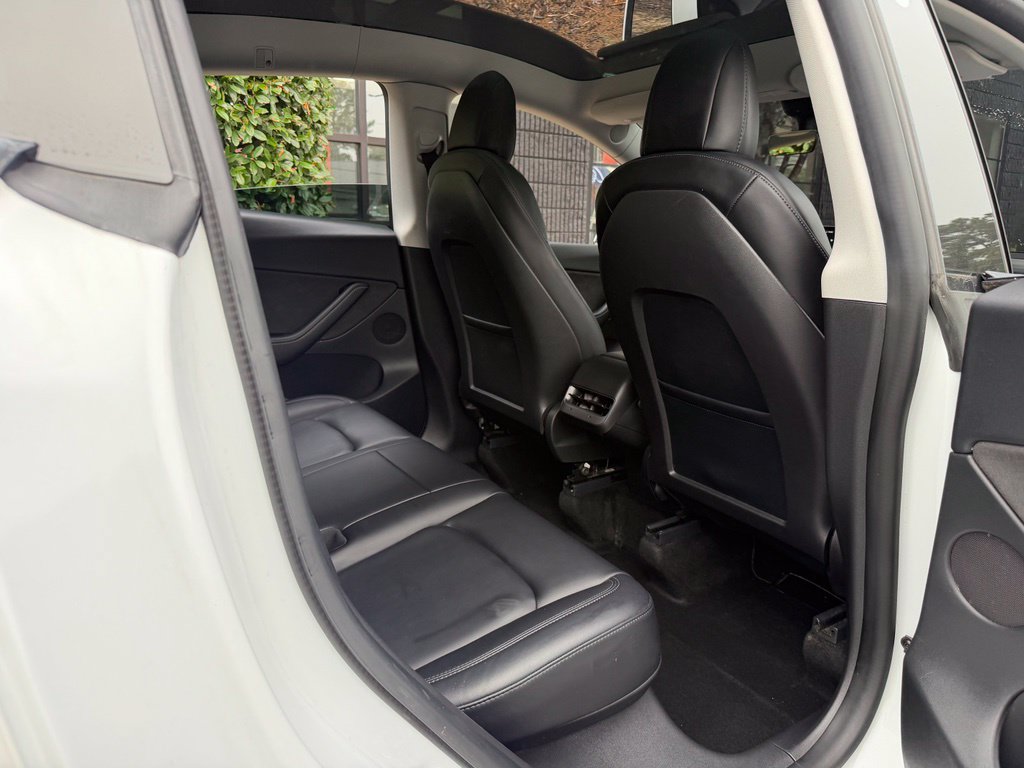 Used 2022 Tesla Model Y Performance AWD/4WD image 37
