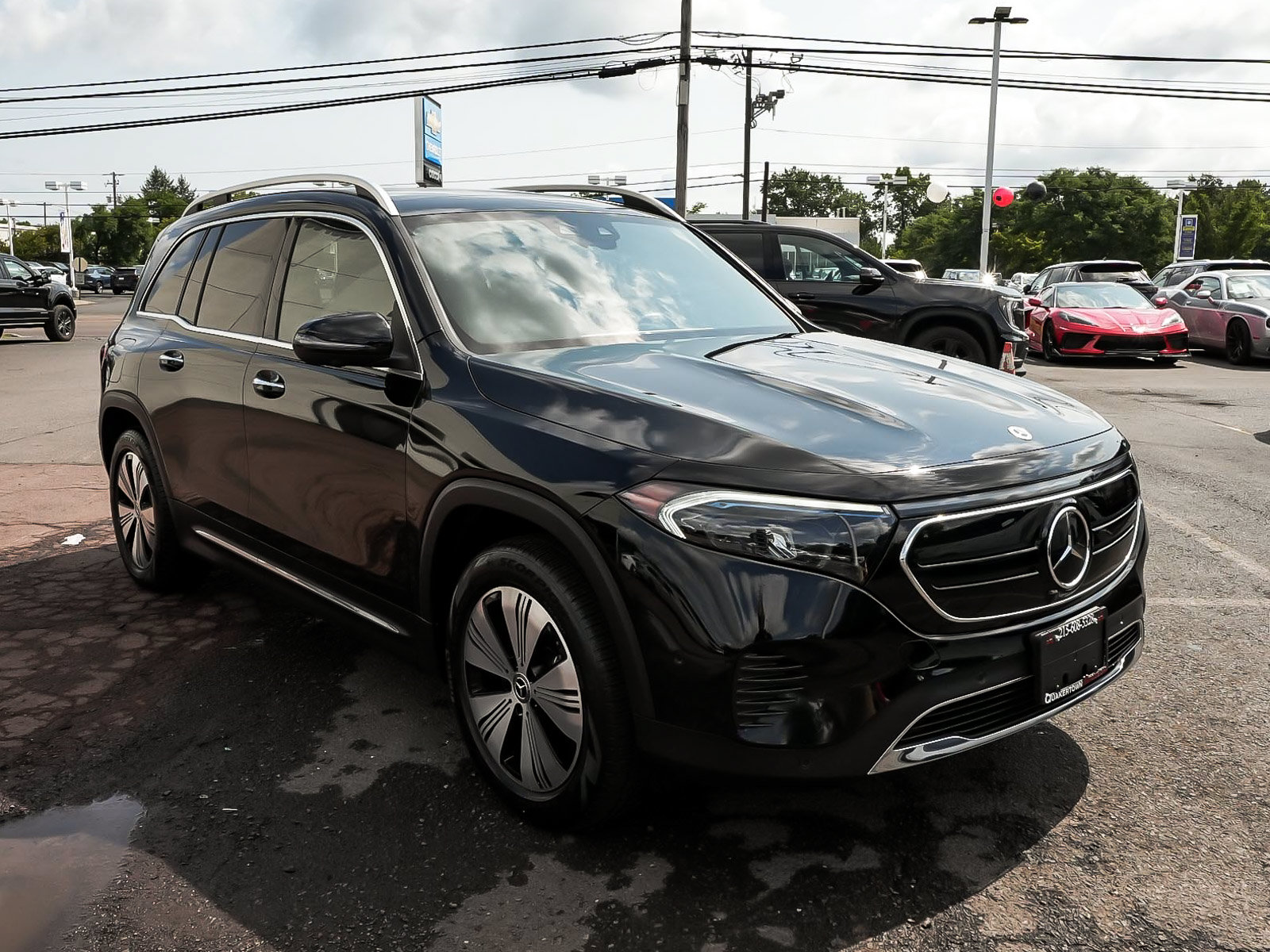 Used 2023 Mercedes-Benz EQB 300 4MATIC w/ Pinnacle Package image 3
