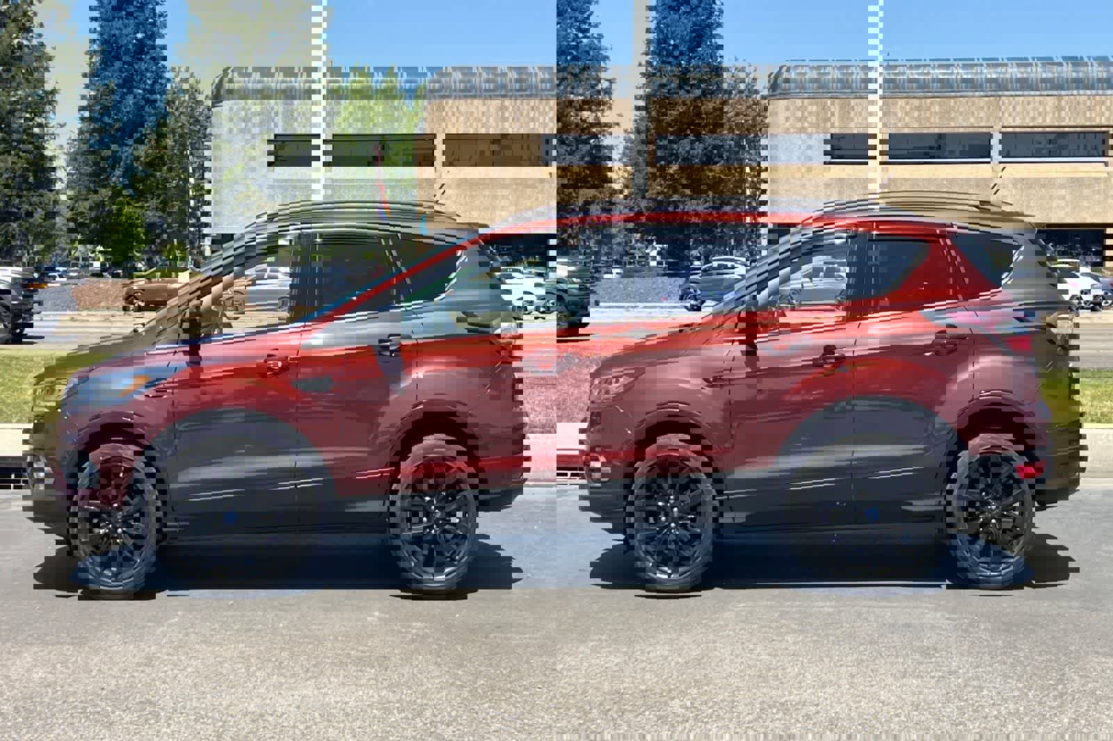 Used 2018 Ford Escape SE w/ SE Sport Appearance Package image 6