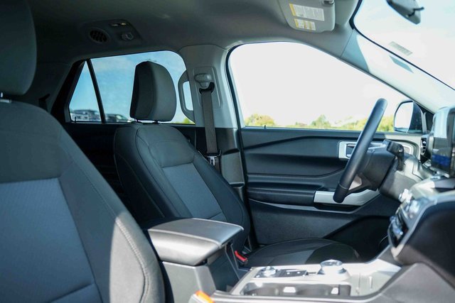 Used 2023 Ford Explorer XLT image 17