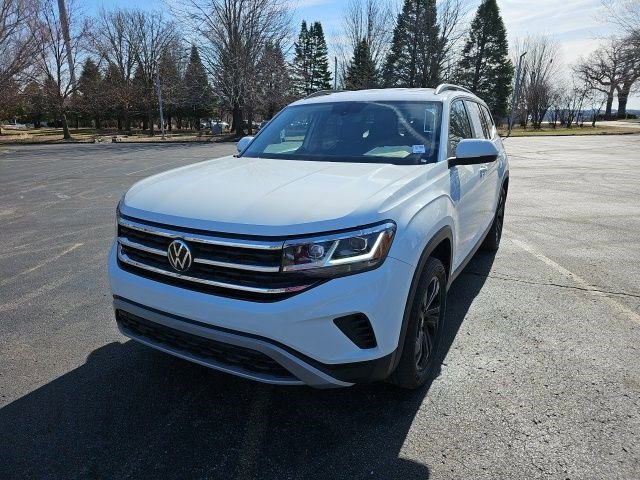 Used 2023 Volkswagen Atlas SE w/ Black Wheel Package image 2