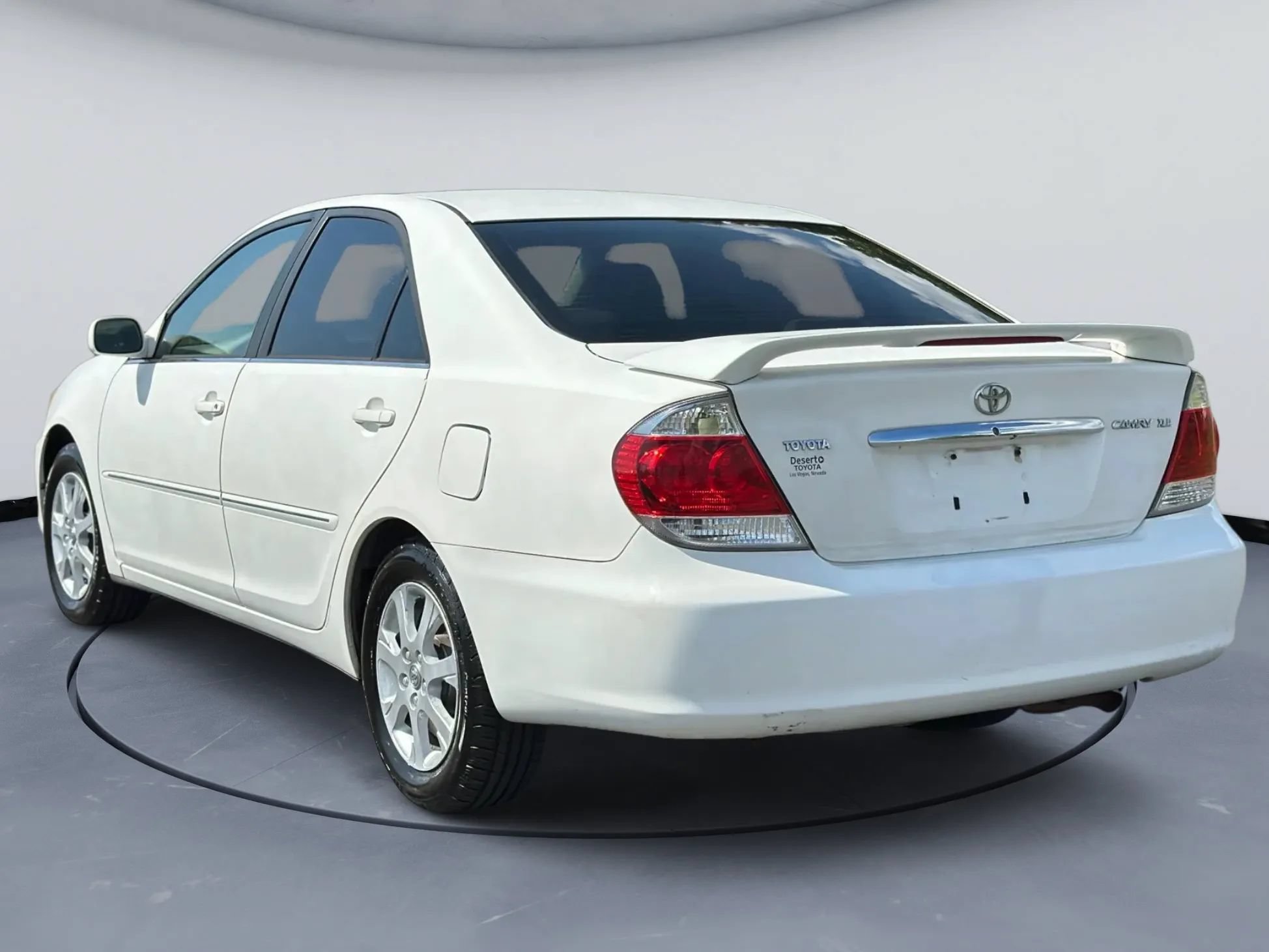Used 2005 Toyota Camry XLE w/ XLE Premium Pkg FWD image 5