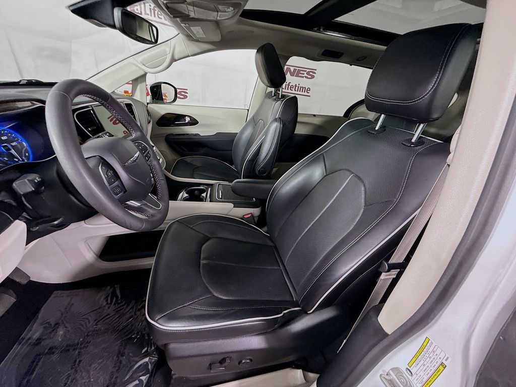 Used 2023 Chrysler Pacifica Limited AWD/4WD image 26