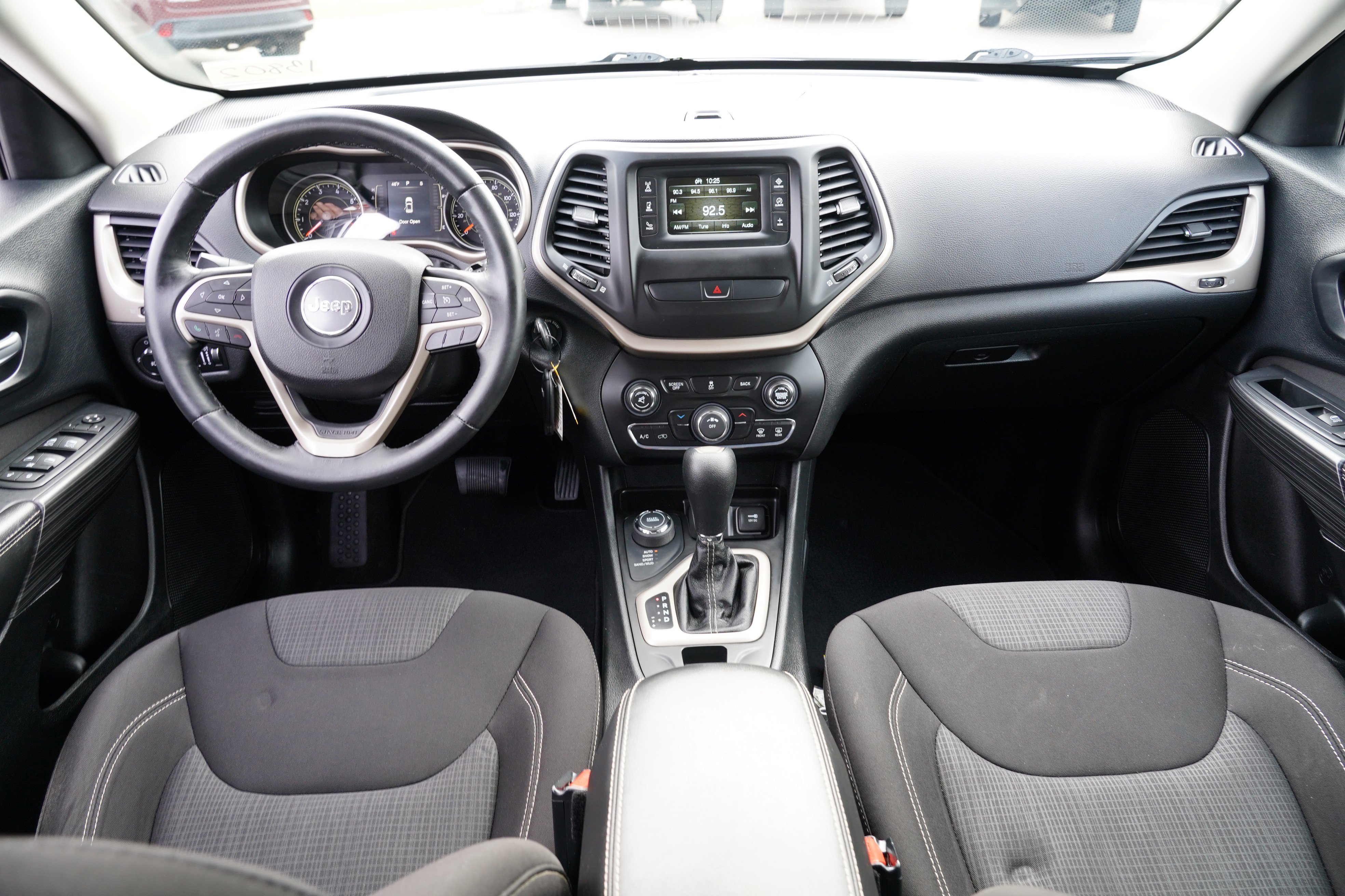 Used 2015 Jeep Cherokee Latitude image 26