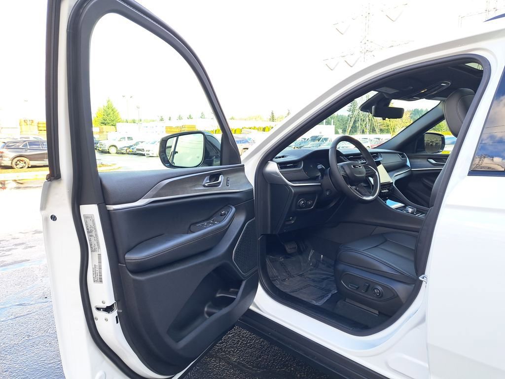 New 2025 Jeep Grand Cherokee Limited w/ Luxury Tech Group II image 10