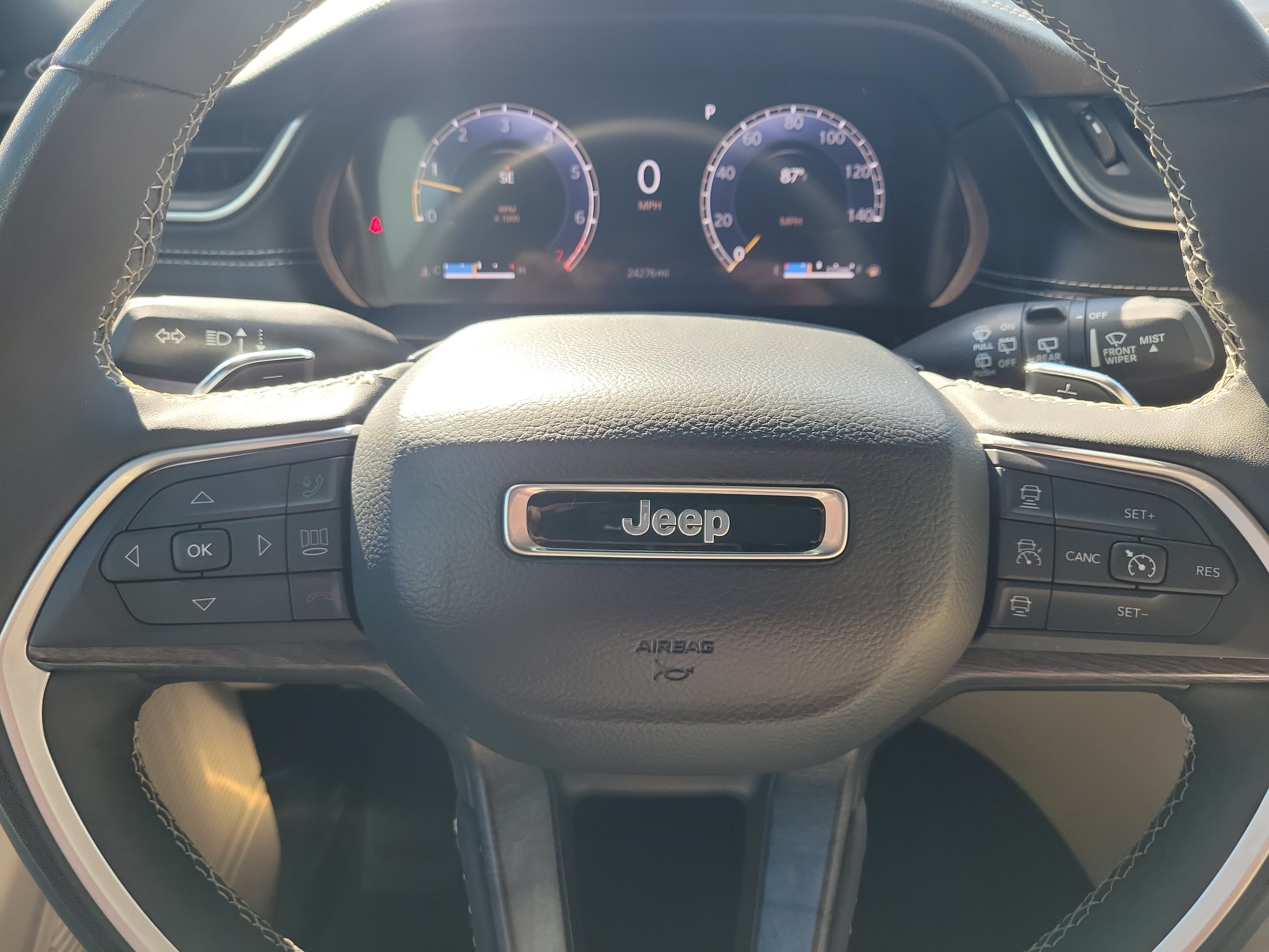 Used 2025 Jeep Grand Cherokee Limited w/ Trailer Tow Package AWD/4WD image 28