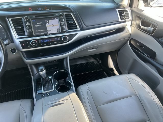 Used 2018 Toyota Highlander XLE AWD/4WD image 18
