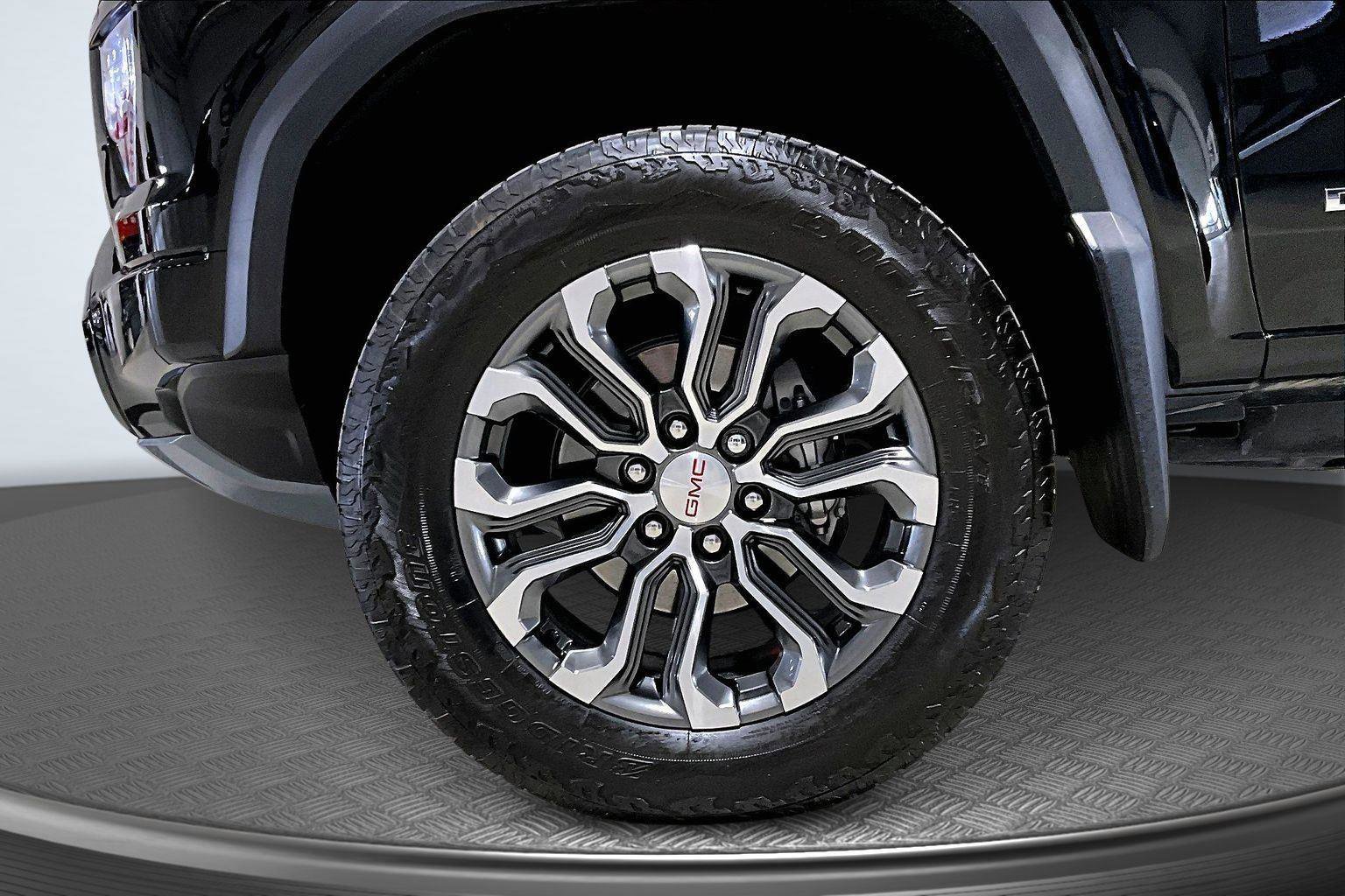 Used 2023 GMC Canyon Denali image 10