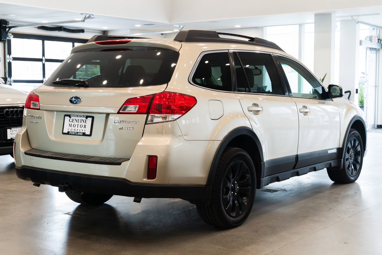 Used 2010 Subaru Outback 3.6R Limited image 4