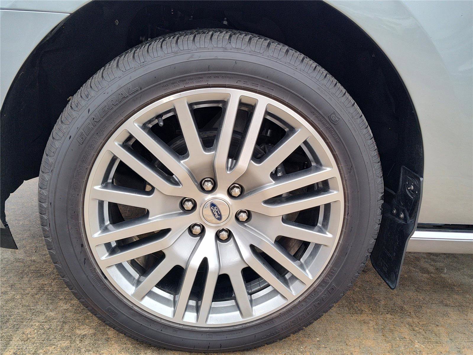 Used 2024 Ford Expedition Platinum image 14