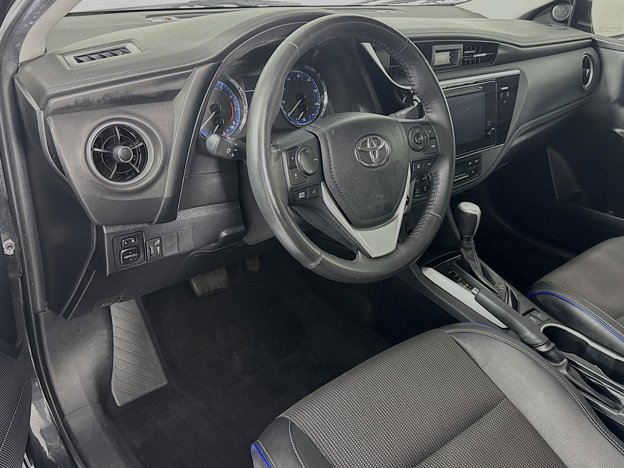 Used 2017 Toyota Corolla SE image 9