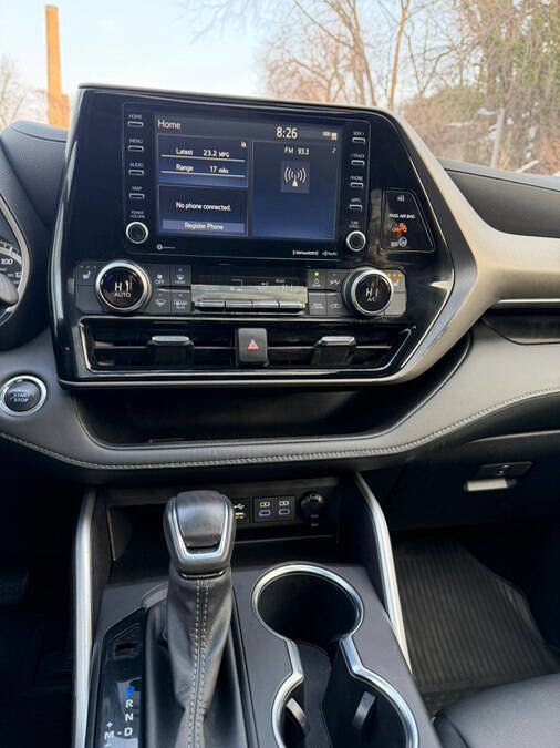 Used 2022 Toyota Highlander XLE image 38