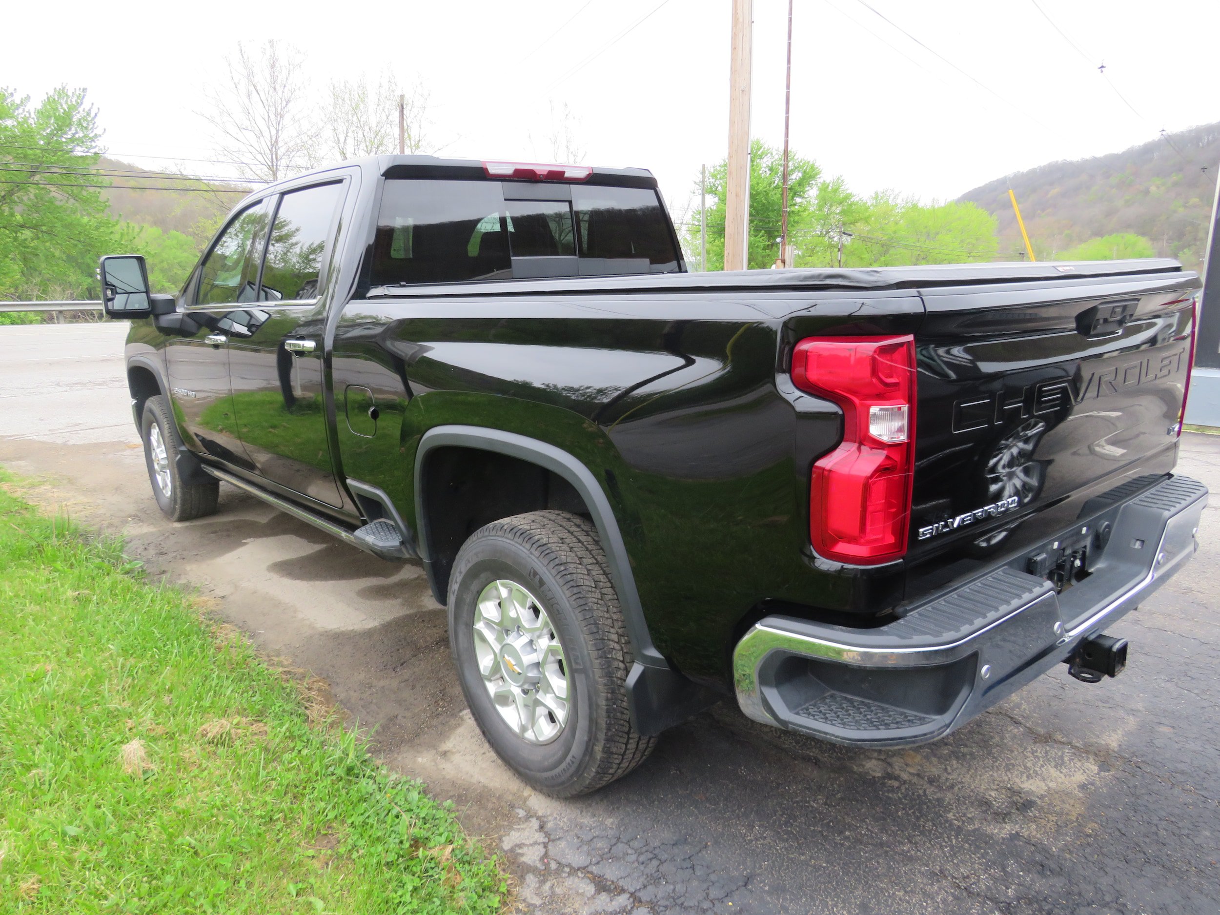 Used 2024 Chevrolet Silverado 2500 LTZ w/ LTZ Convenience Package AWD/4WD image 5
