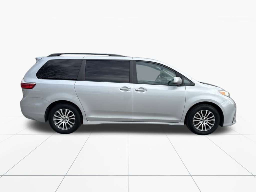 Used 2019 Toyota Sienna XLE image 10