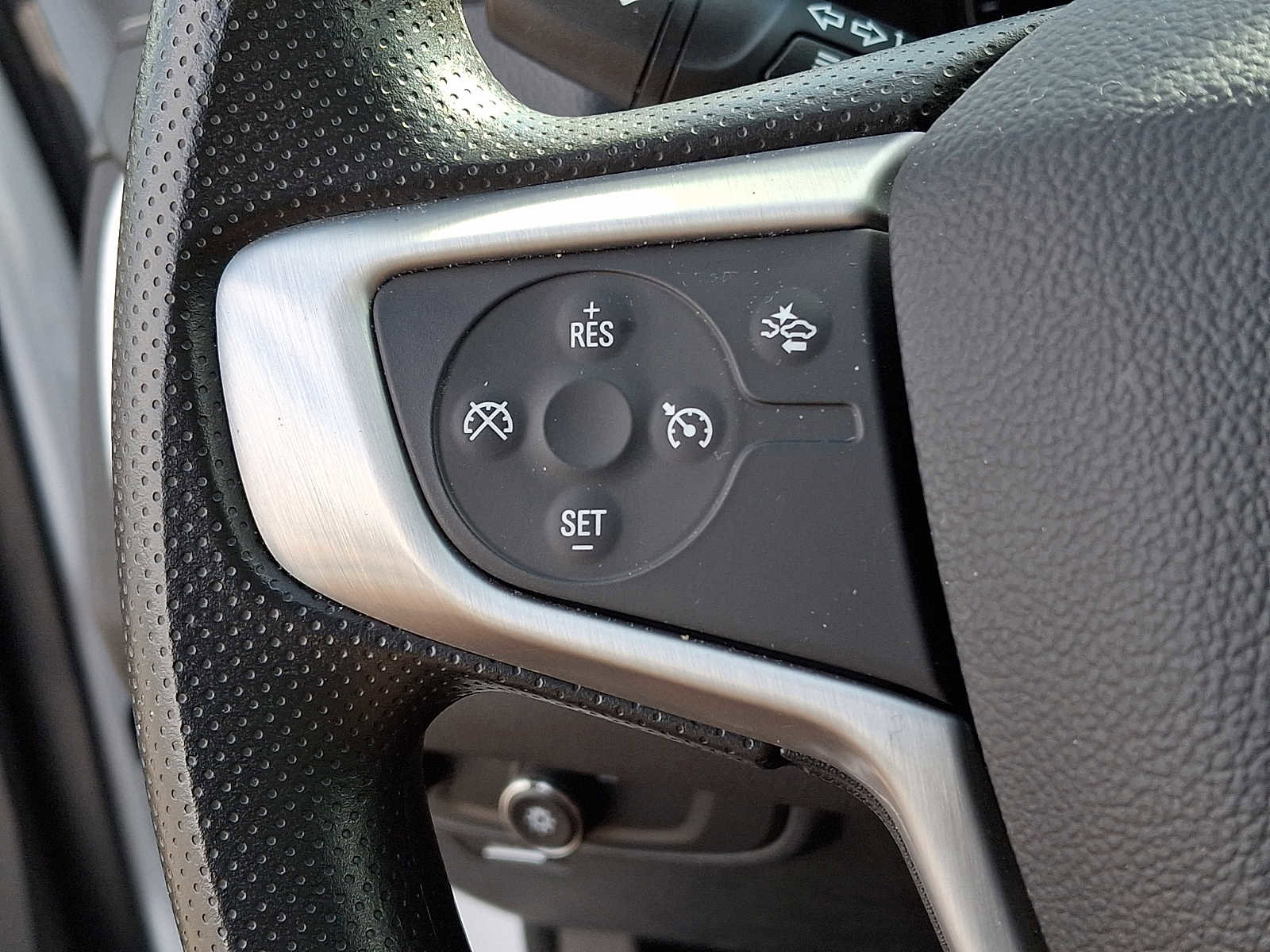 Used 2024 GMC Terrain SLE w/ Driver Convenience Package image 20