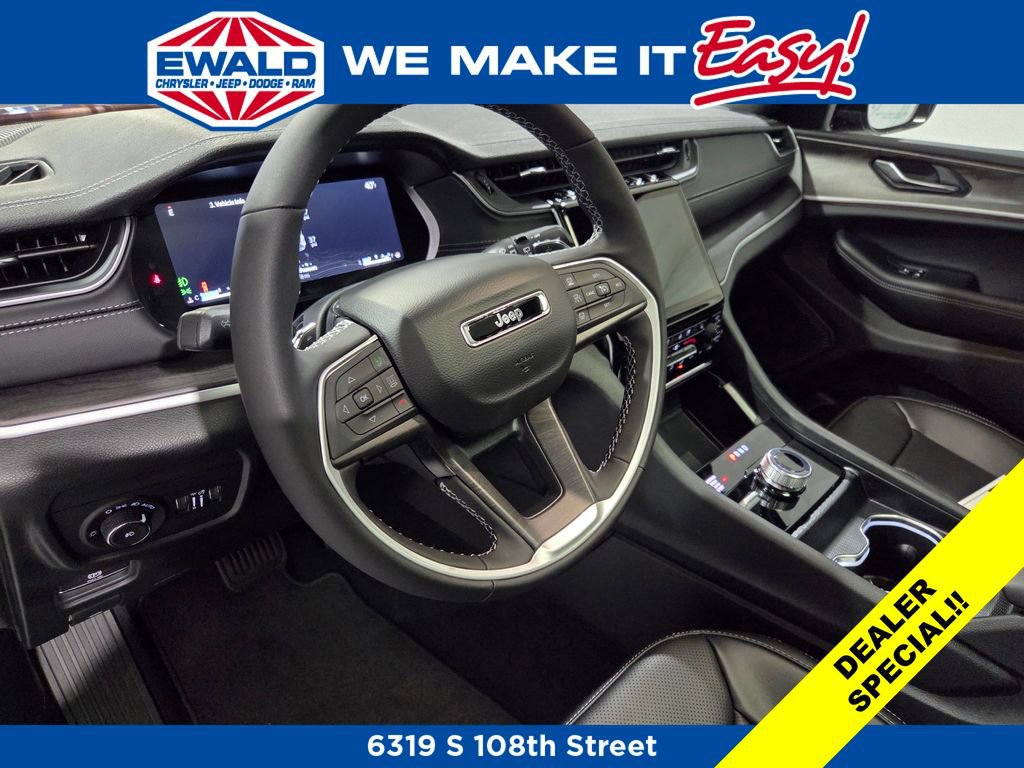 New 2025 Jeep Grand Cherokee Limited w/ Luxury Tech Group II image 4