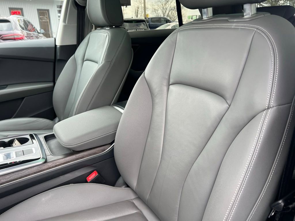 Used 2022 Audi Q8 Premium image 11