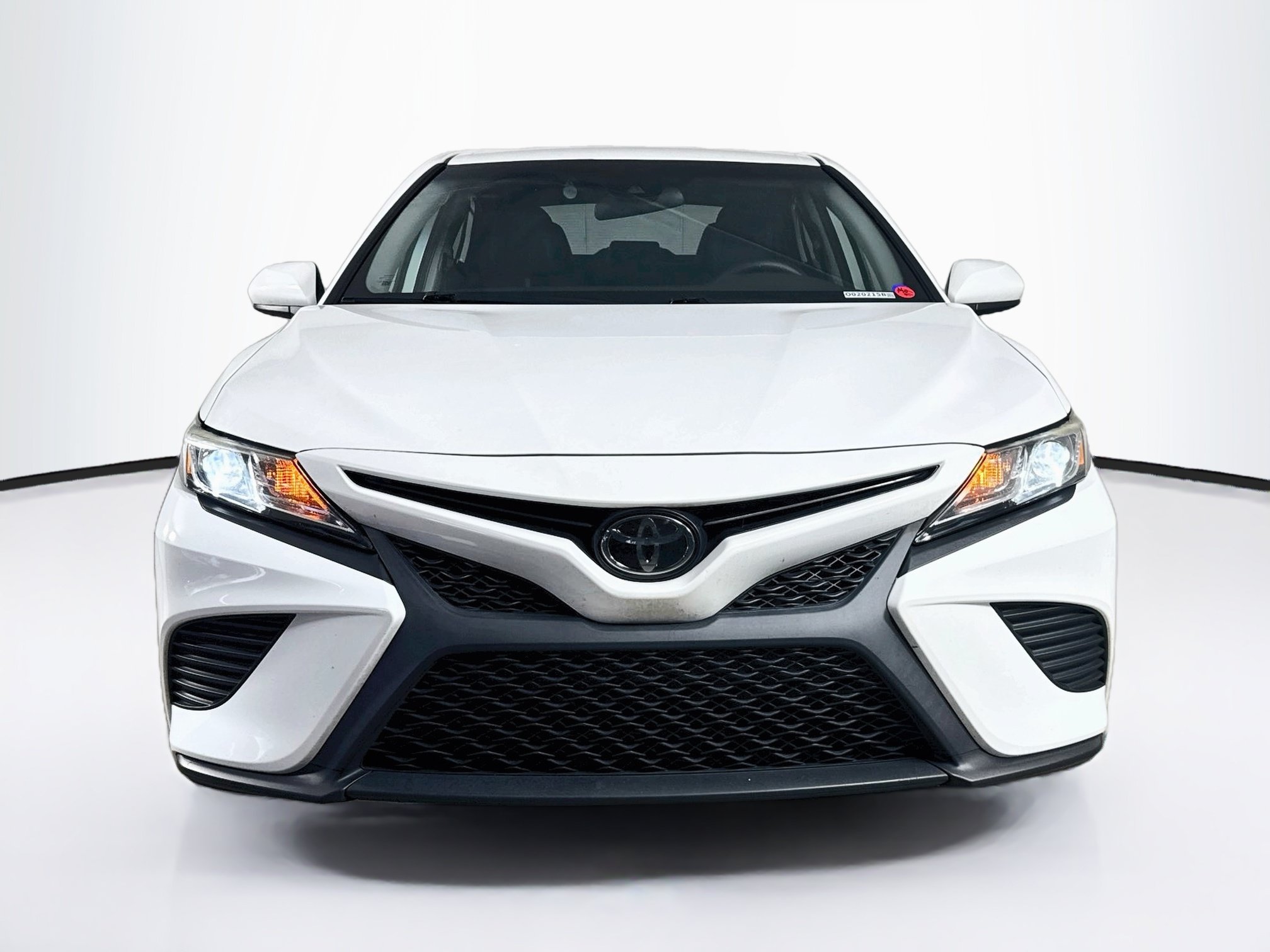 Used 2019 Toyota Camry SE FWD image 3