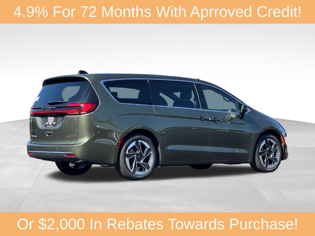 New 2027 Chrysler Pacifica Limited FWD image 7