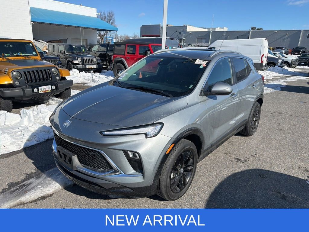 Used 2024 Buick Encore GX Sport Touring image 2