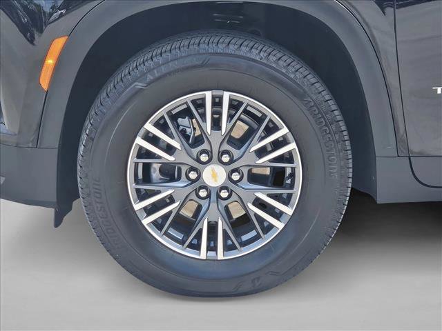 Used 2026 Chevrolet Traverse LT w/ Driver Confidence Package image 23