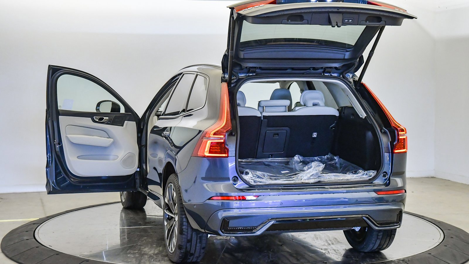 New 2026 Volvo XC60 B5 Ultra w/ Protection Package Premier image 30