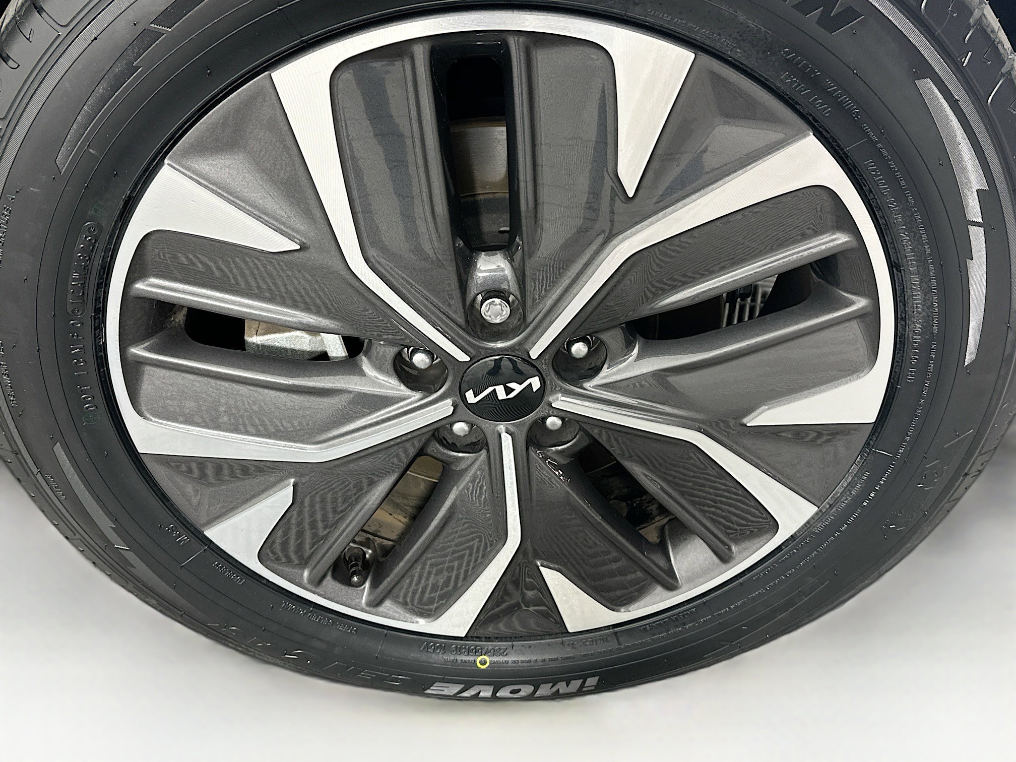 Used 2024 Kia EV6 Light RWD image 11