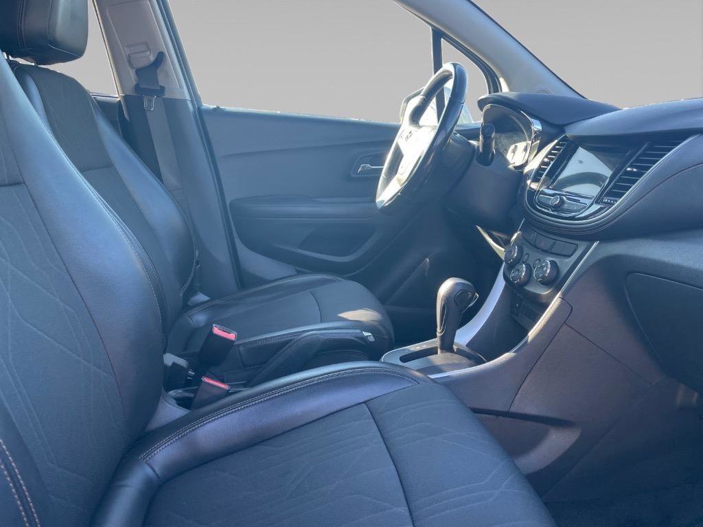 Used 2019 Chevrolet Trax LT w/ LT Convenience Package image 9