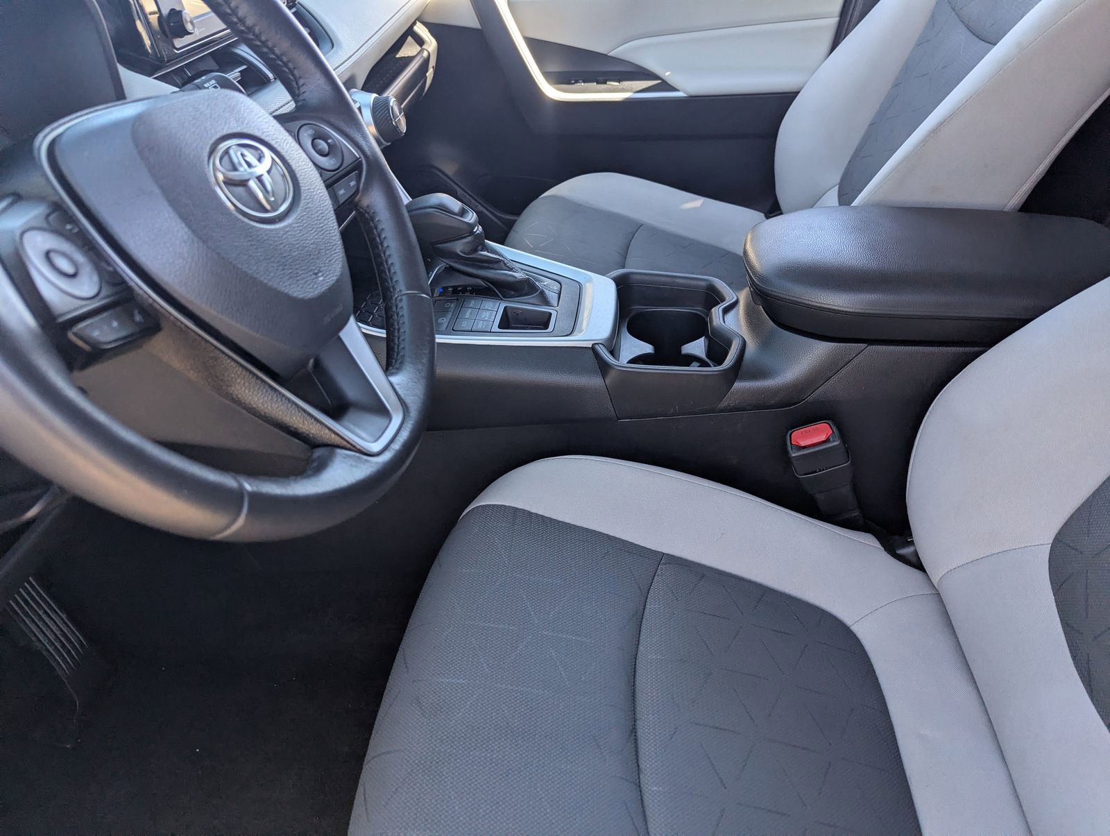 Used 2021 Toyota RAV4 XLE w/ Convenience Package image 18